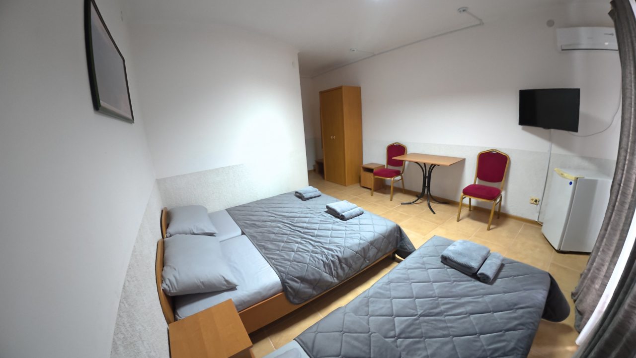 Трёхместный и более (Номер стандарт со всеми удобствами), Гостевой дом Южный Бриз