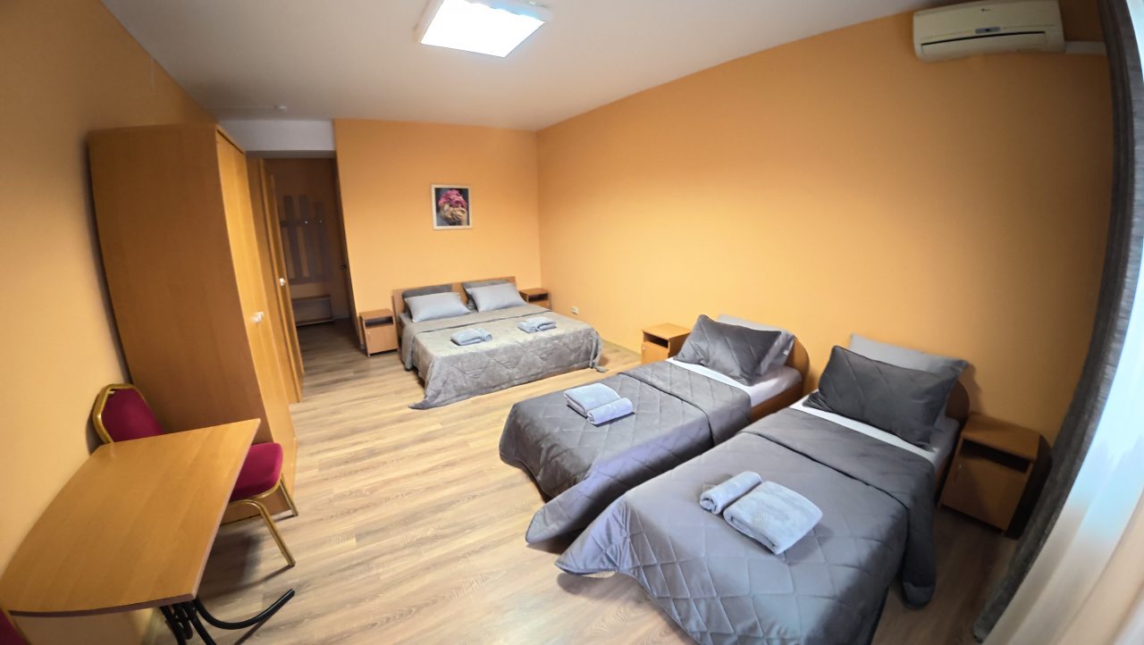 Трёхместный и более (Четырехместный номер стандарт со всеми удобствами), Гостевой дом Южный Бриз