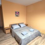 Трёхместный и более (Четырехместный номер стандарт со всеми удобствами), Гостевой дом Южный Бриз