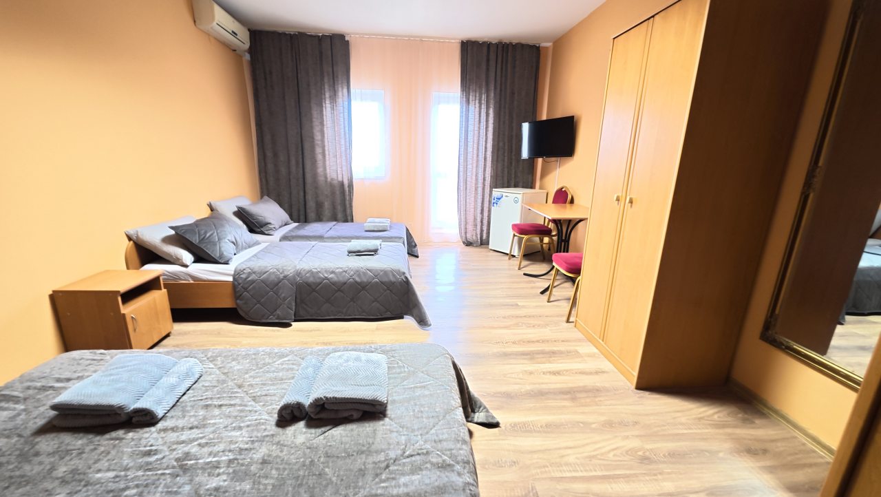 Трёхместный и более (Четырехместный номер стандарт со всеми удобствами), Гостевой дом Южный Бриз