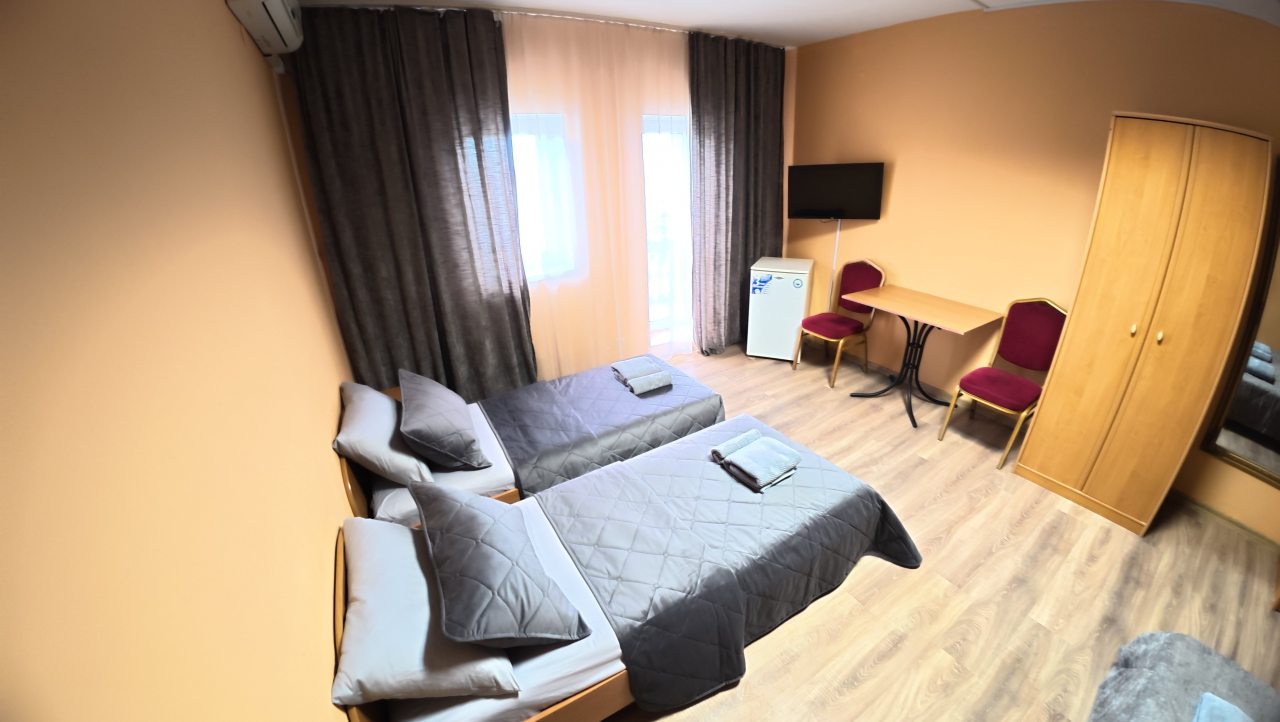 Трёхместный и более (Четырехместный номер стандарт со всеми удобствами), Гостевой дом Южный Бриз