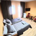 Трёхместный и более (Четырехместный номер стандарт со всеми удобствами), Гостевой дом Южный Бриз