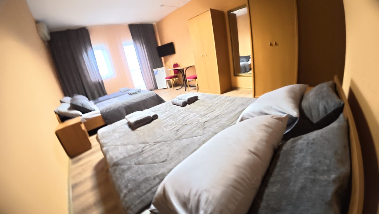 Трёхместный и более (Четырехместный номер стандарт со всеми удобствами), Гостевой дом Южный Бриз