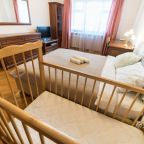 Детская кроватка, Апартаменты У Доктрины