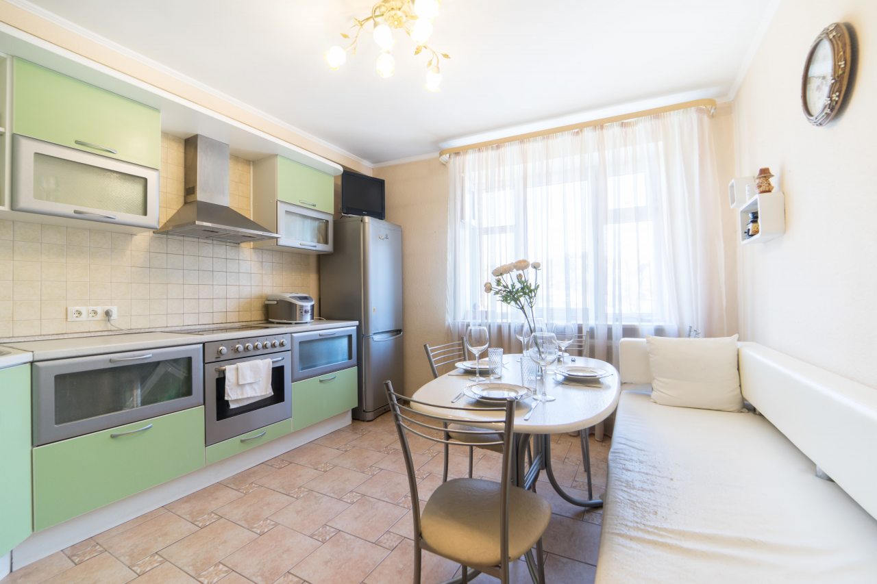 Трёхместный и более (Апартаменты у Доктрины), Апартаменты У Доктрины