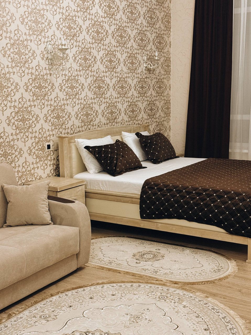 Полулюкс, Гостевой дом Порог Гор