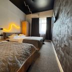 Трёхместный и более (Трехместный номер с кроватью размера "King-size" и односпальной кроватью), Мини-отель THouse