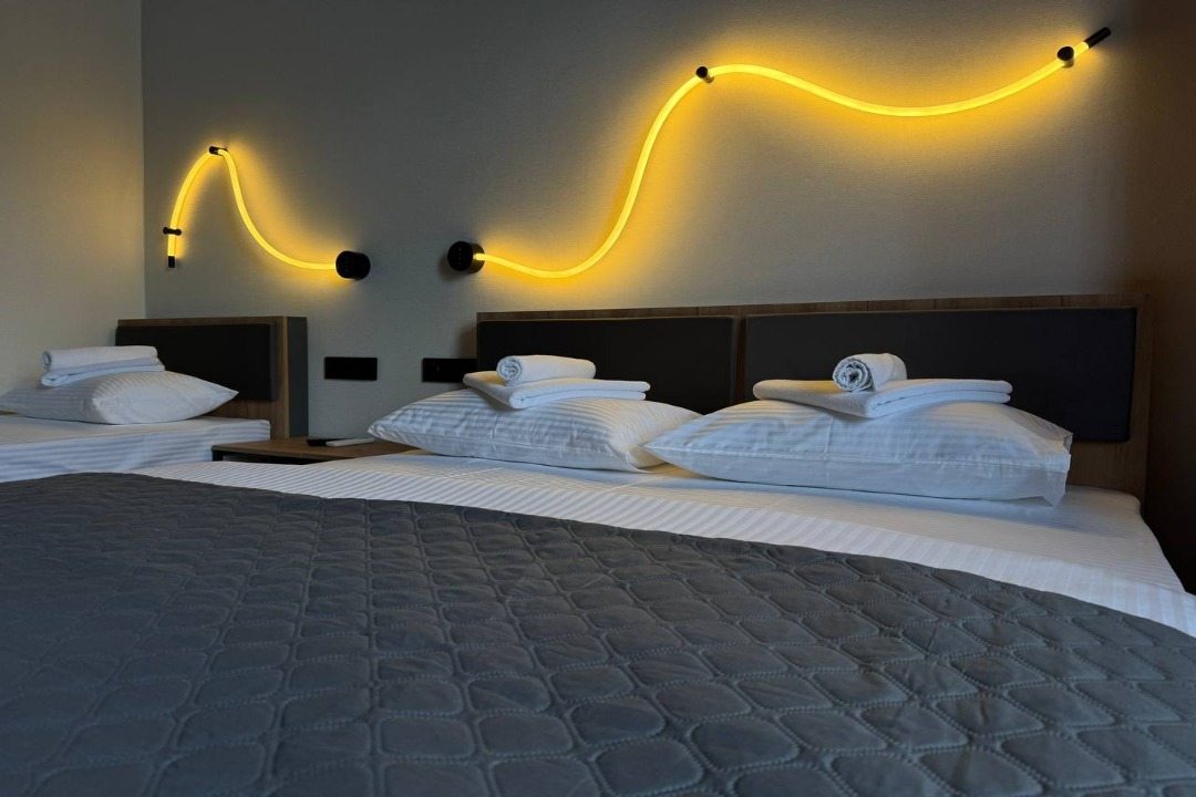 Трёхместный и более (Трехместный номер с кроватью размера 