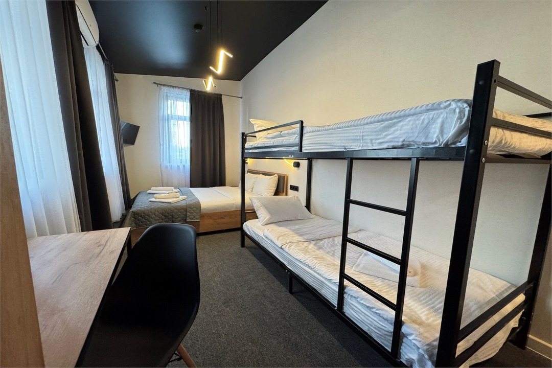 Четырехместный (Четырехместный номер с кроватью размера 