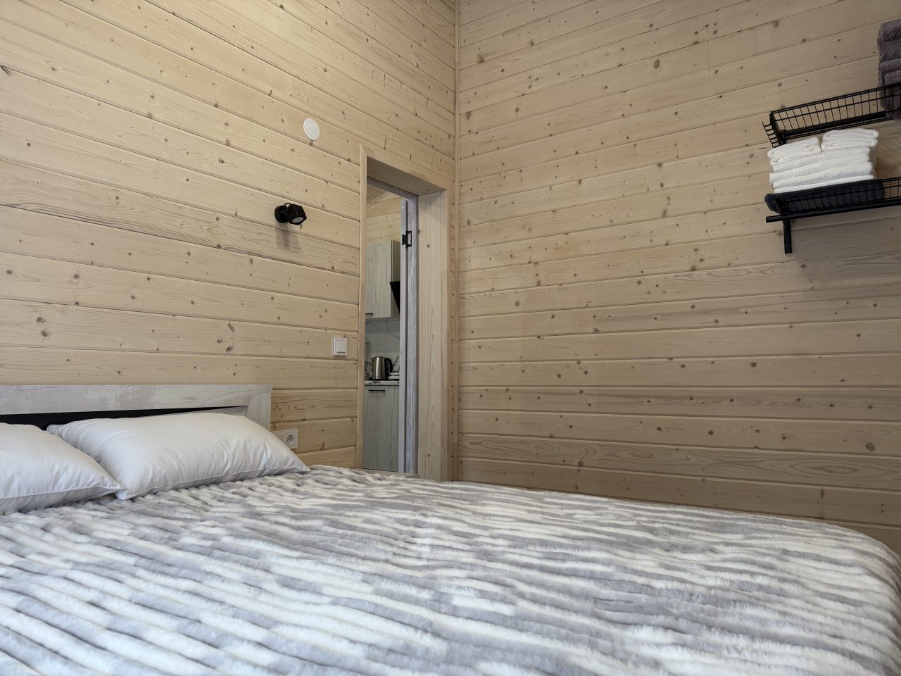 Дом (Маленький четырехместный), База отдыха Шёпот Леса