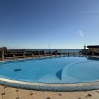 Бассейн ближайшего пляжа наладочной станции