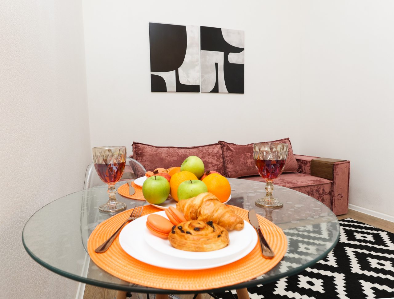 Квартира (Мондриан), Апартаменты Home24 на Каштановой 14