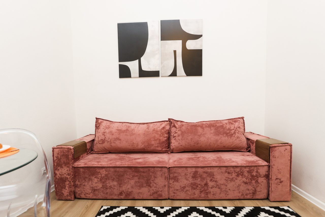 Квартира (Мондриан), Апартаменты Home24 на Каштановой 14