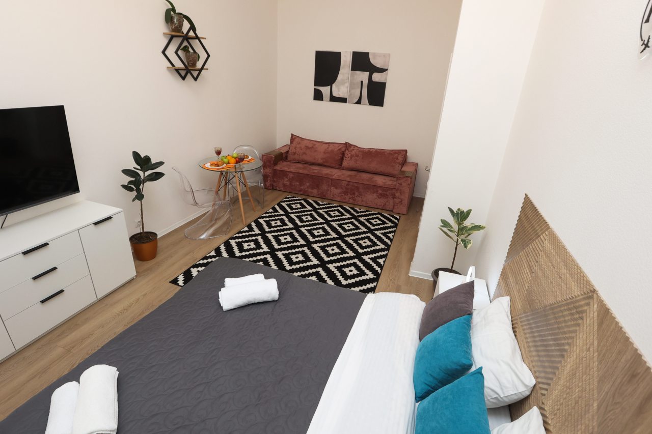 Квартира (Мондриан), Апартаменты Home24 на Каштановой 14