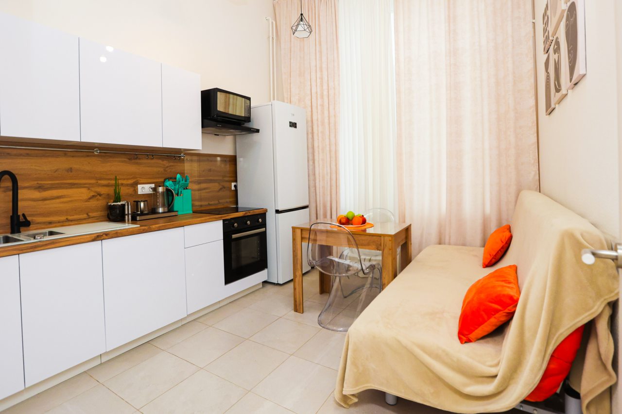 Квартира (Мондриан), Апартаменты Home24 на Каштановой 14