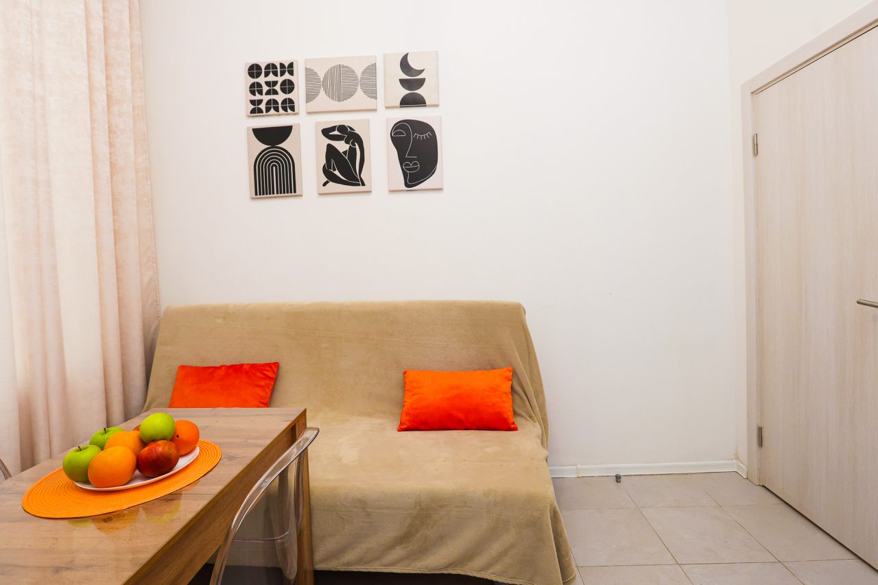 Квартира (Мондриан), Апартаменты Home24 на Каштановой 14