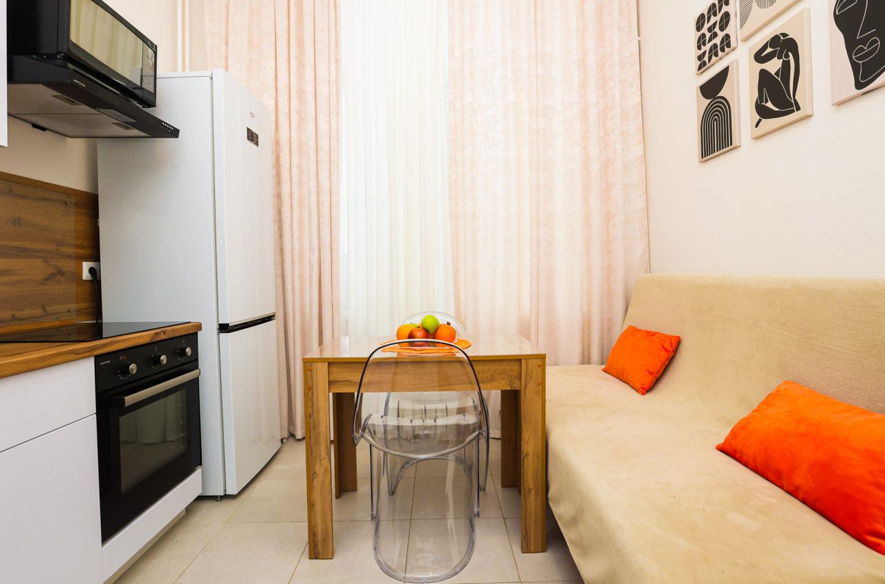 Квартира (Мондриан), Апартаменты Home24 на Каштановой 14