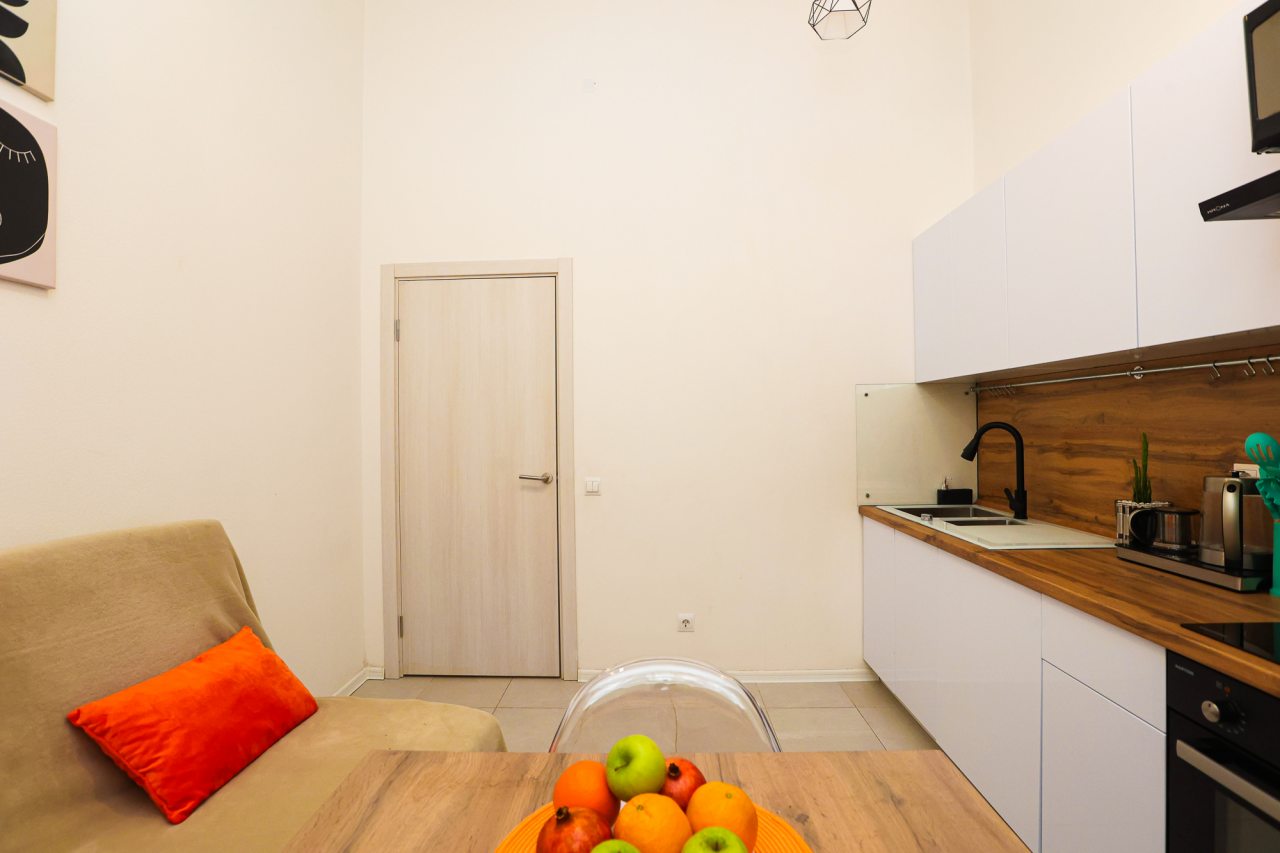 Квартира (Мондриан), Апартаменты Home24 на Каштановой 14