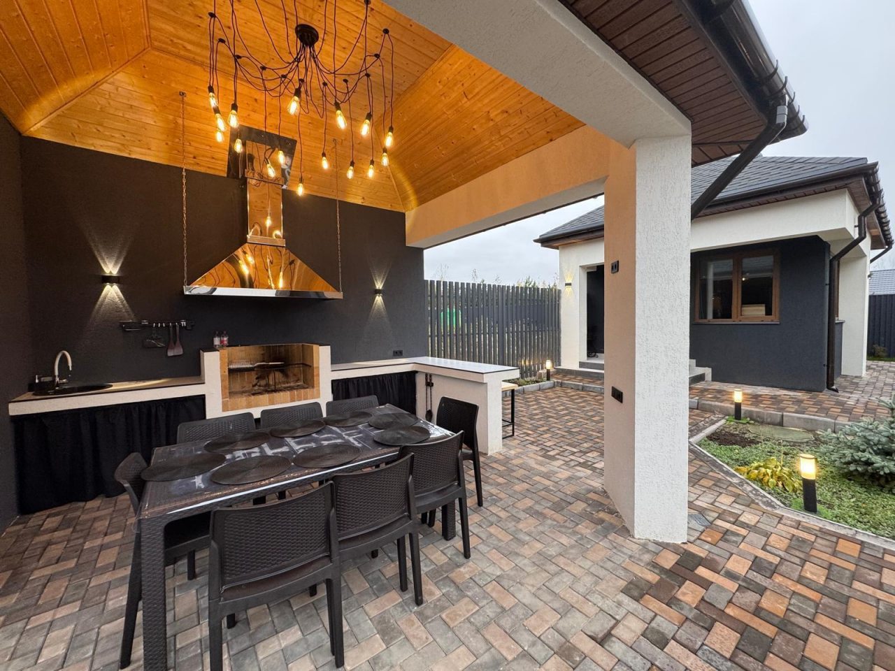 Коттедж (Загородная вилла в лесу), Загородная вилла в лесу