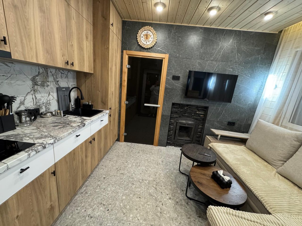 Коттедж (Загородная вилла в лесу), Загородная вилла в лесу