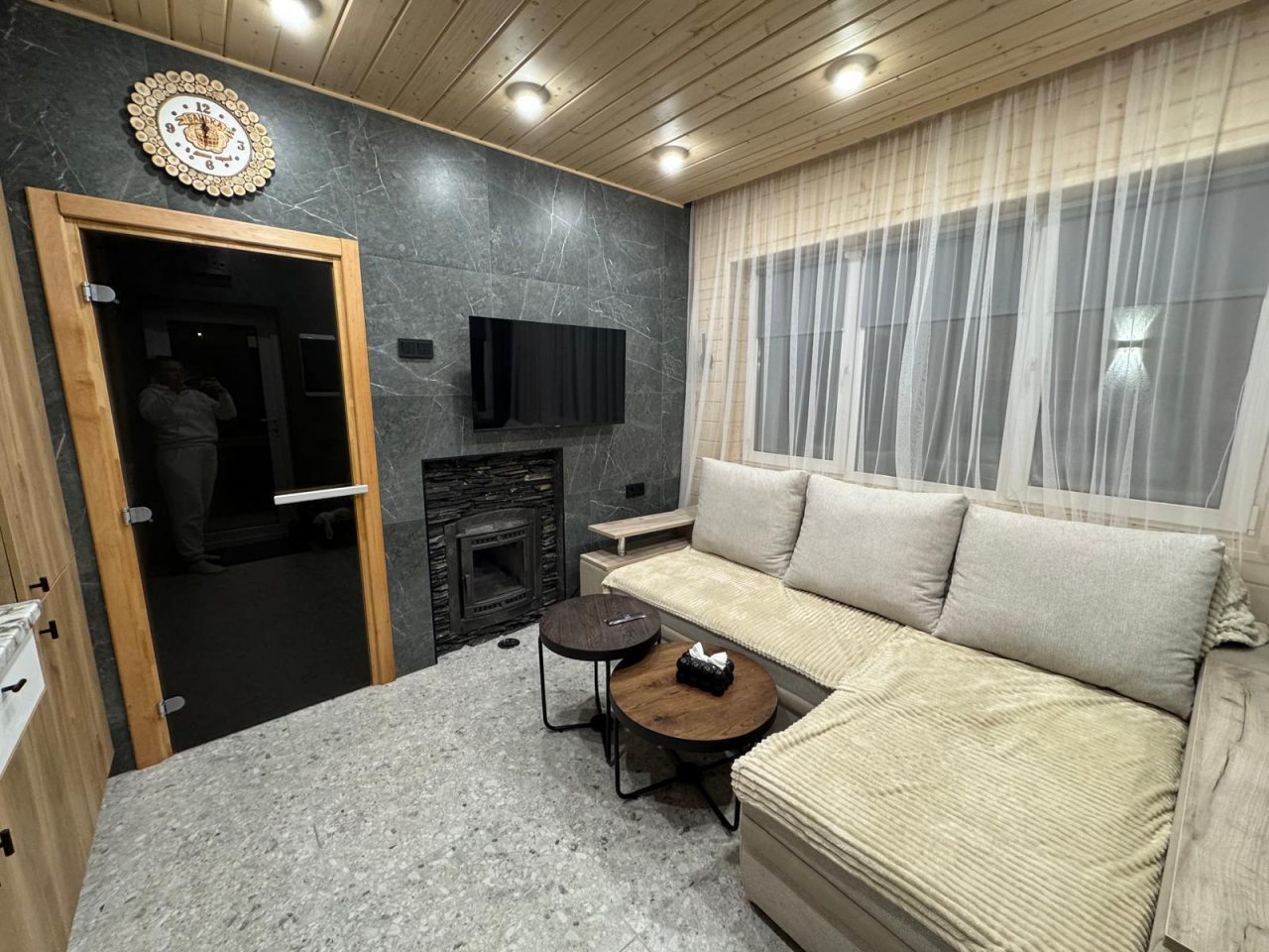 Коттедж (Загородная вилла в лесу), Загородная вилла в лесу