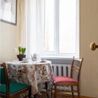 Апартаменты (Квартира на 8-ой Советской), Апартаменты На 8-ой Советской