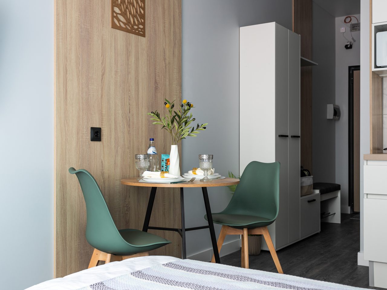 Обеденный стол