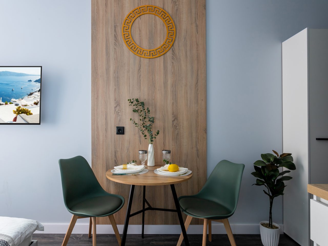 Обеденный стол