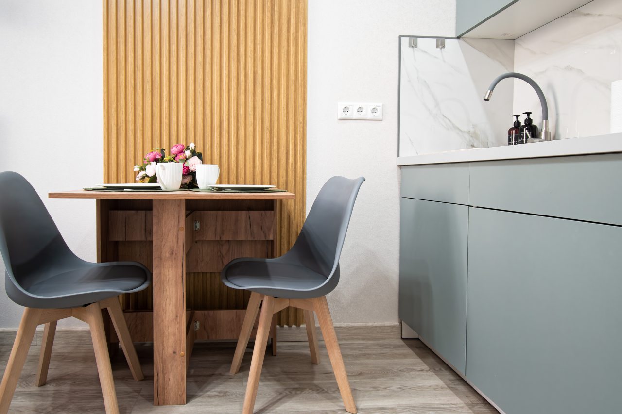 Обеденный стол