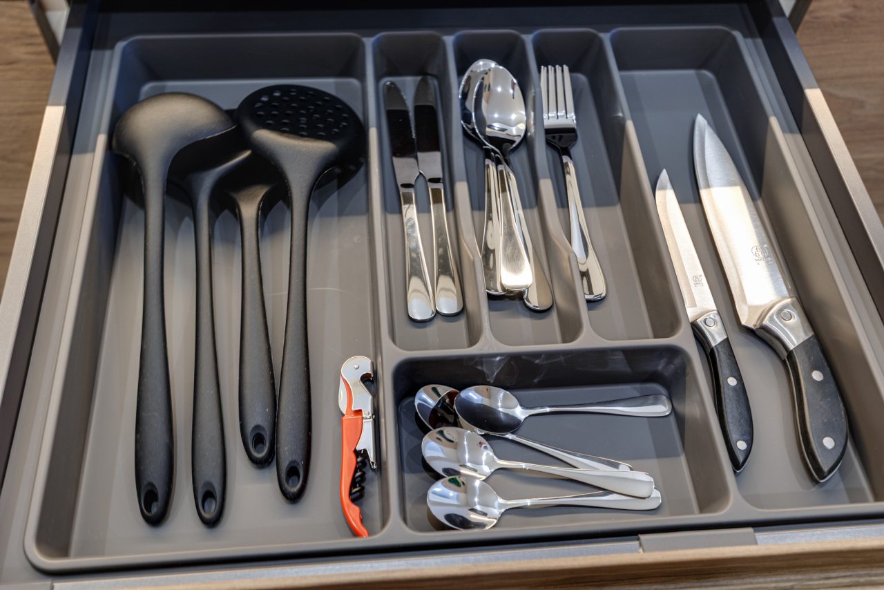 Столовые приборы