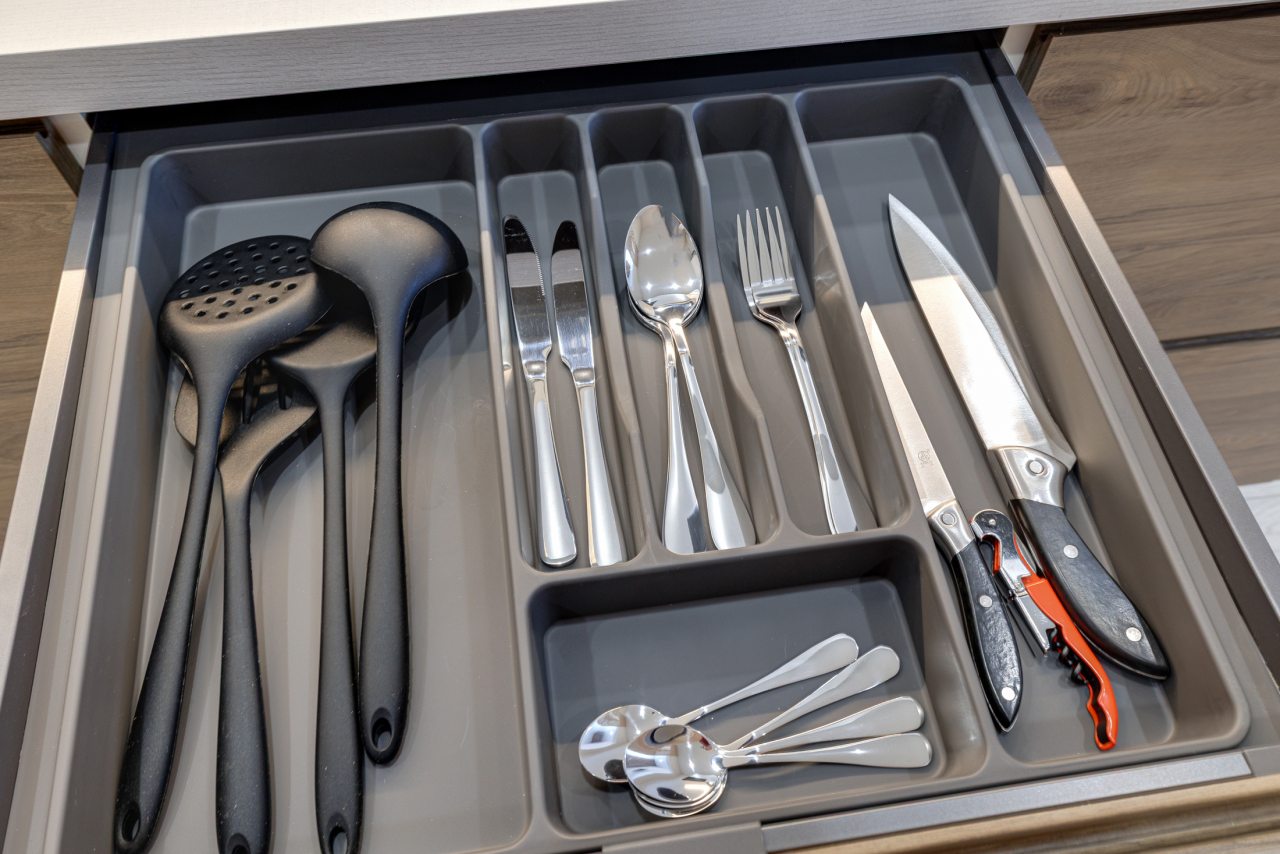 Столовые приборы