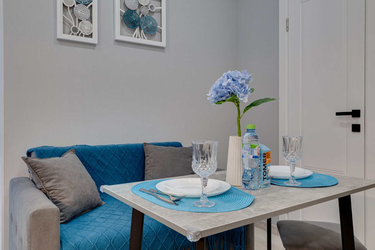 Обеденный стол