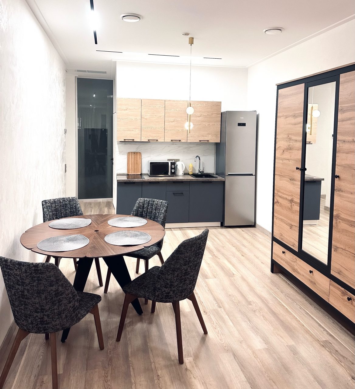 Апартаменты (Апартаменты семейные), Апартаменты Комфорт Актер Гэлакси