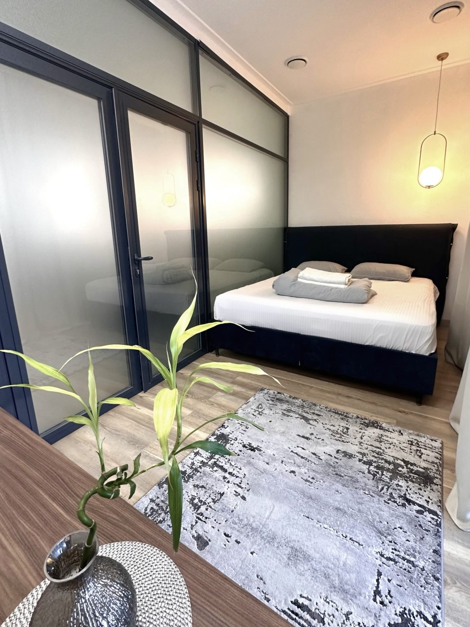 Апартаменты (Апартаменты комфорт), Апартаменты Комфорт Актер Гэлакси