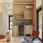 Коттедж (Натури), Отель Озеро Белых Лилий