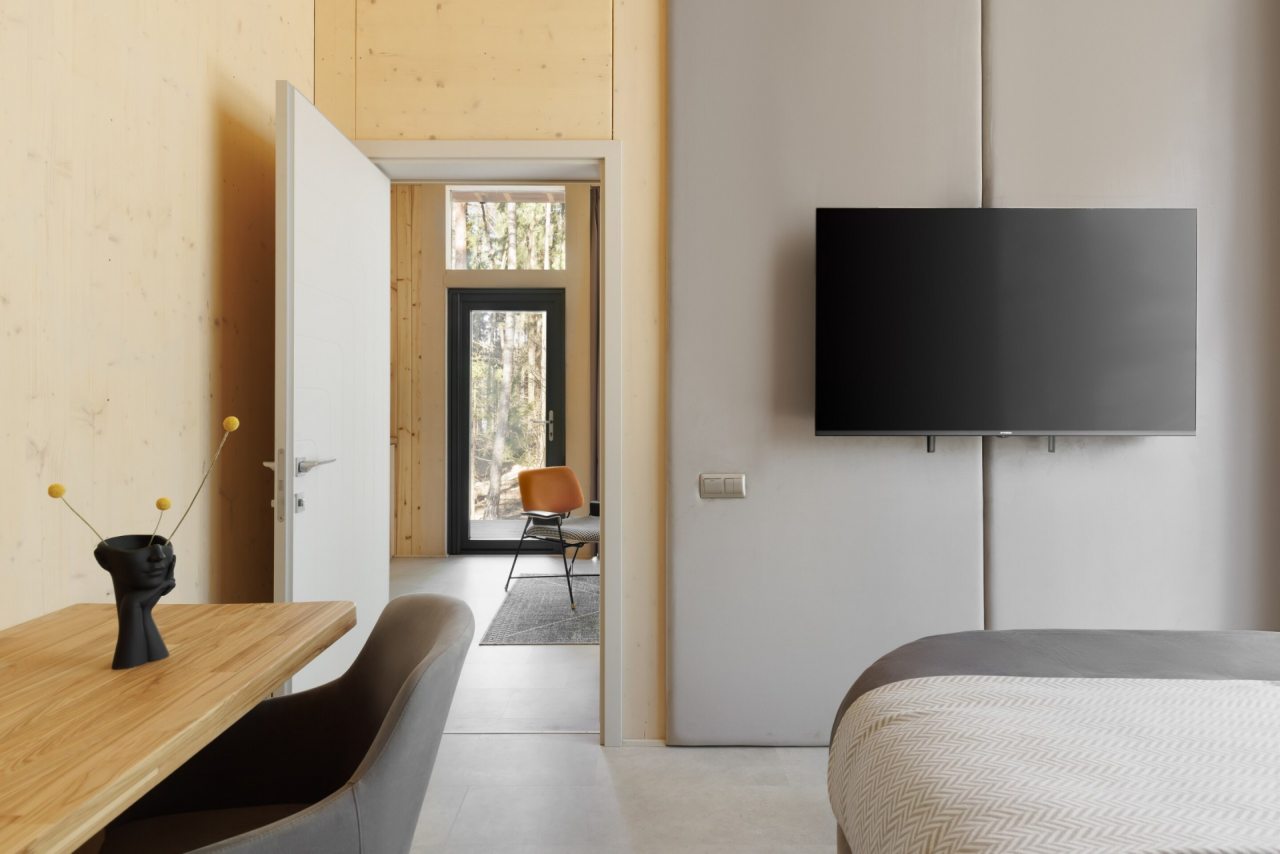 Коттедж (Натури), Отель Озеро Белых Лилий