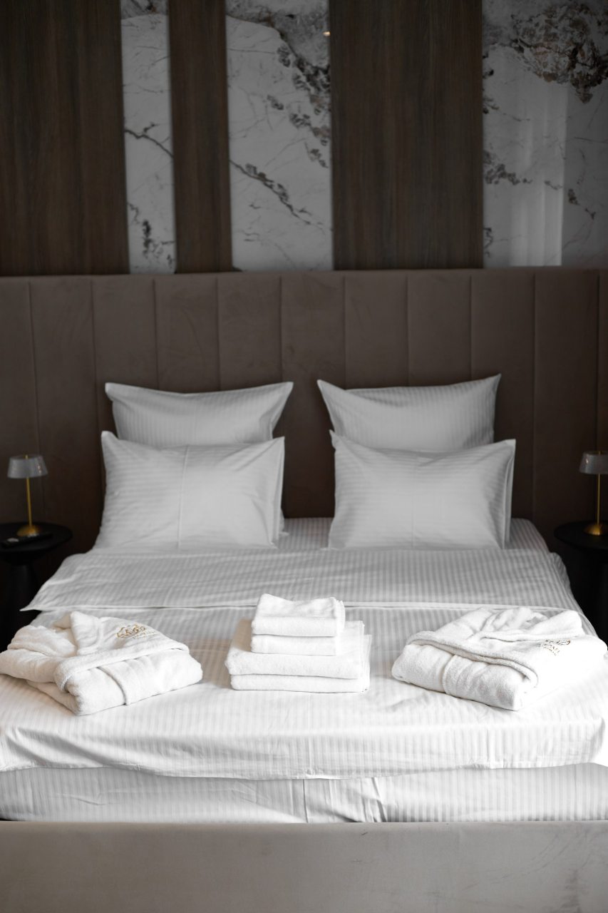 De Luxe, Отель Шафран