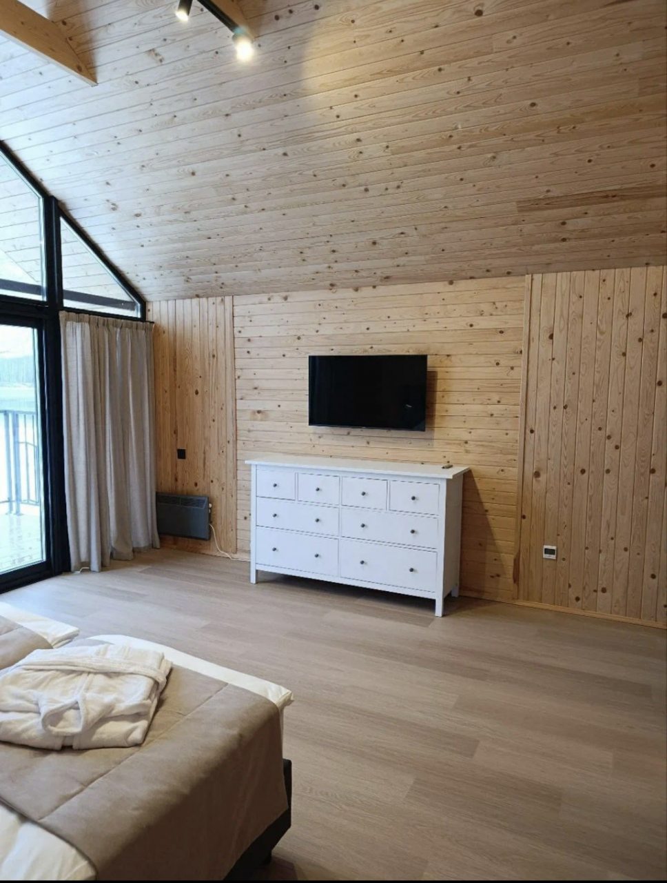 Дом (Барн стандарт), Загородный отель Breytovo Village