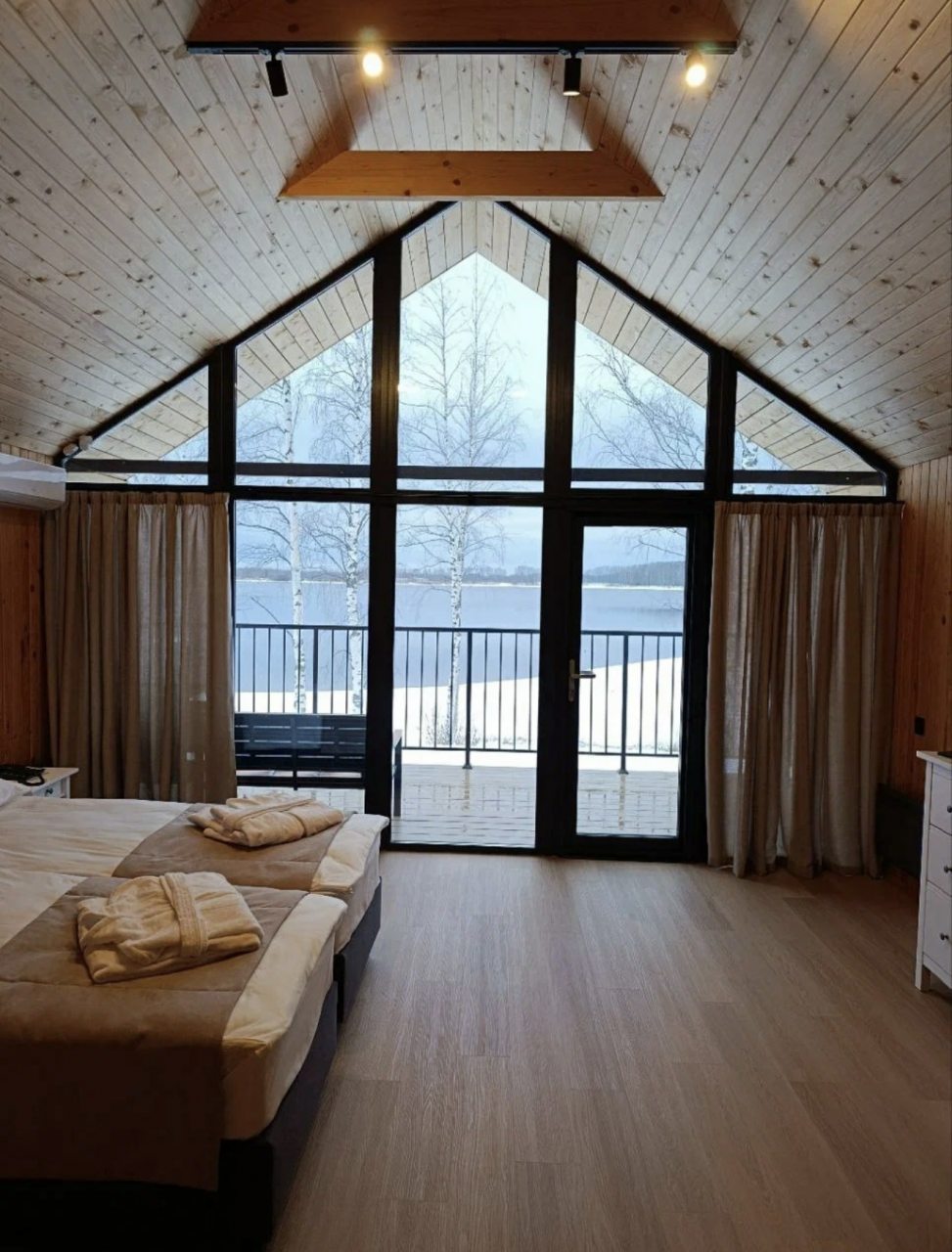 Дом (Барн стандарт), Загородный отель Breytovo Village