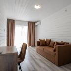 Четырехместный (Двухкомнатный номер с выходом на бассейн), База отдыха Green Village