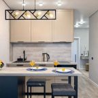 Кухня оборудована необходимым, Апартаменты Мятный Ветер в ЖК Новые огни