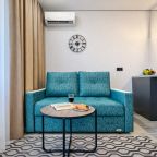 Кухня оборудована необходимым, Апартаменты Мятный Ветер в ЖК Новые огни