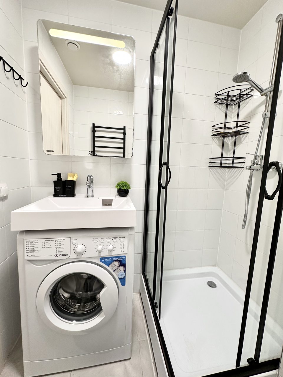 Апартаменты (Студия VV Apart  в 10 минутах от метро Котельники на Лётчика Ларюшина 2), Апартаменты VV Apart на улице Летчика Ларюшина 2