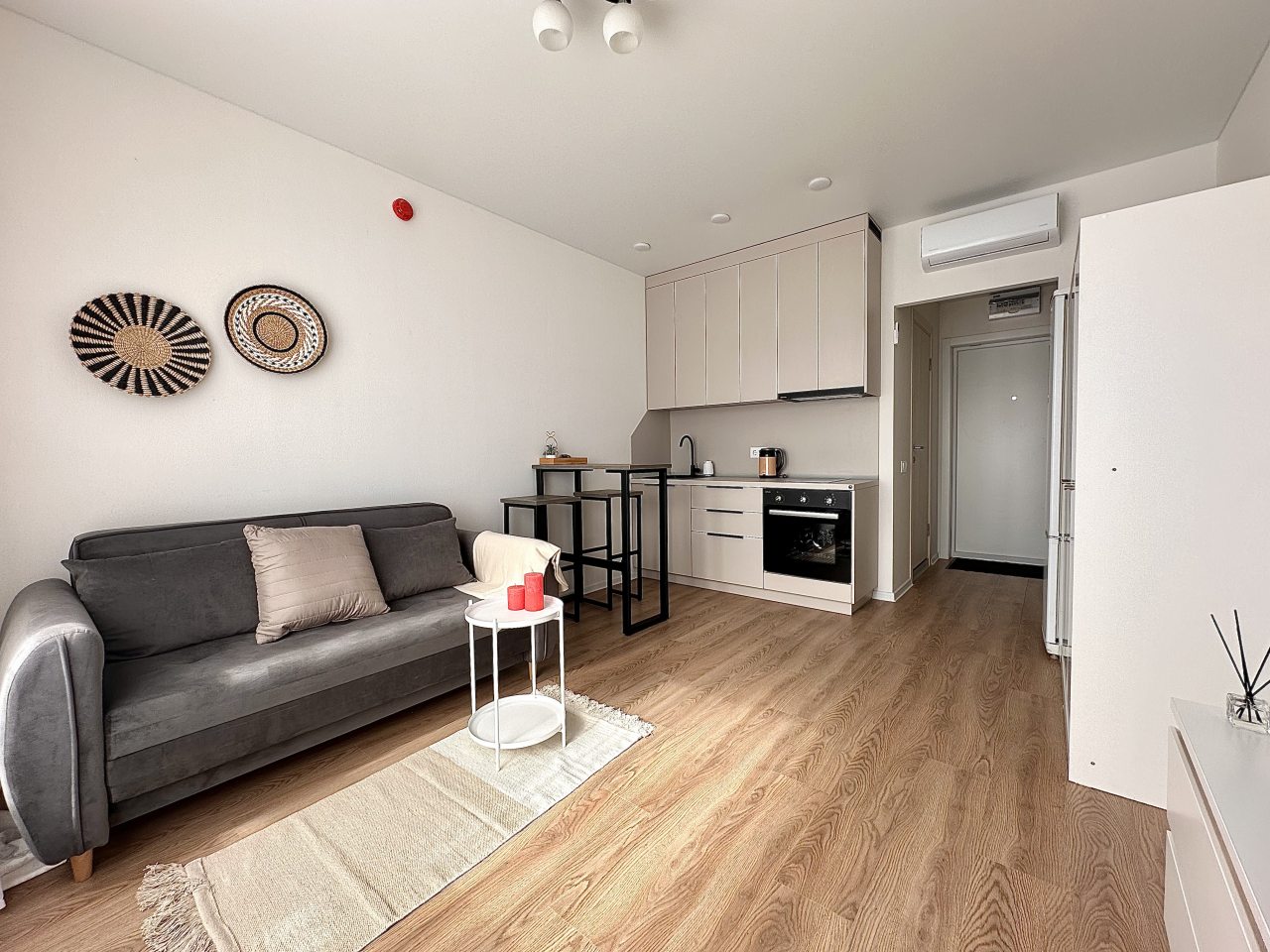 Апартаменты (Студия VV Apart  в 10 минутах от метро Котельники на Лётчика Ларюшина 2), Апартаменты VV Apart на улице Летчика Ларюшина 2