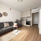 Апартаменты (Студия VV Apart  в 10 минутах от метро Котельники на Лётчика Ларюшина 2), Апартаменты VV Apart на улице Летчика Ларюшина 2