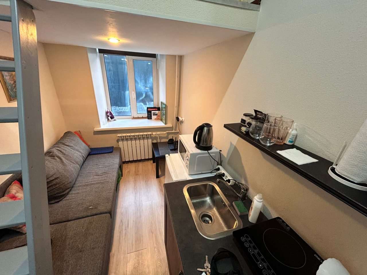 Студио (Mini), Небольшая студия на Обводном