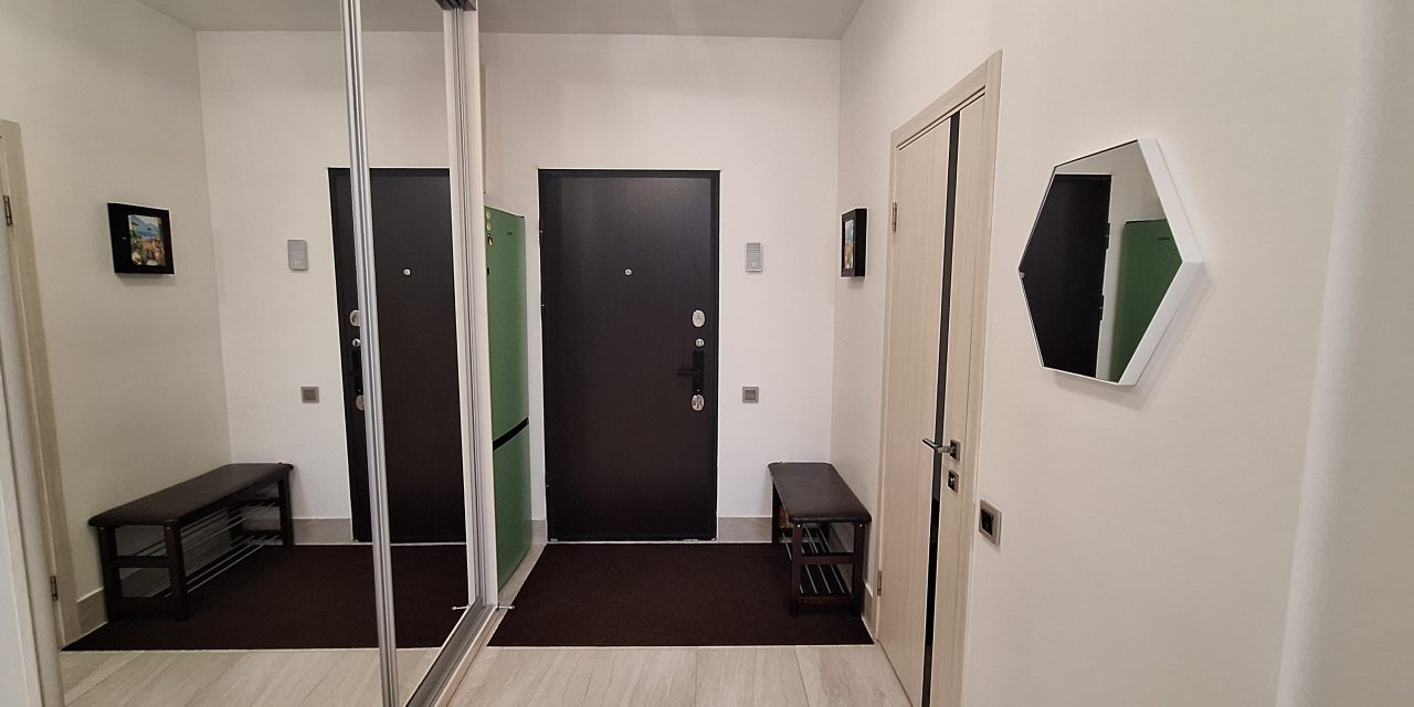 Прихожая, шкаф-купе, холодильник