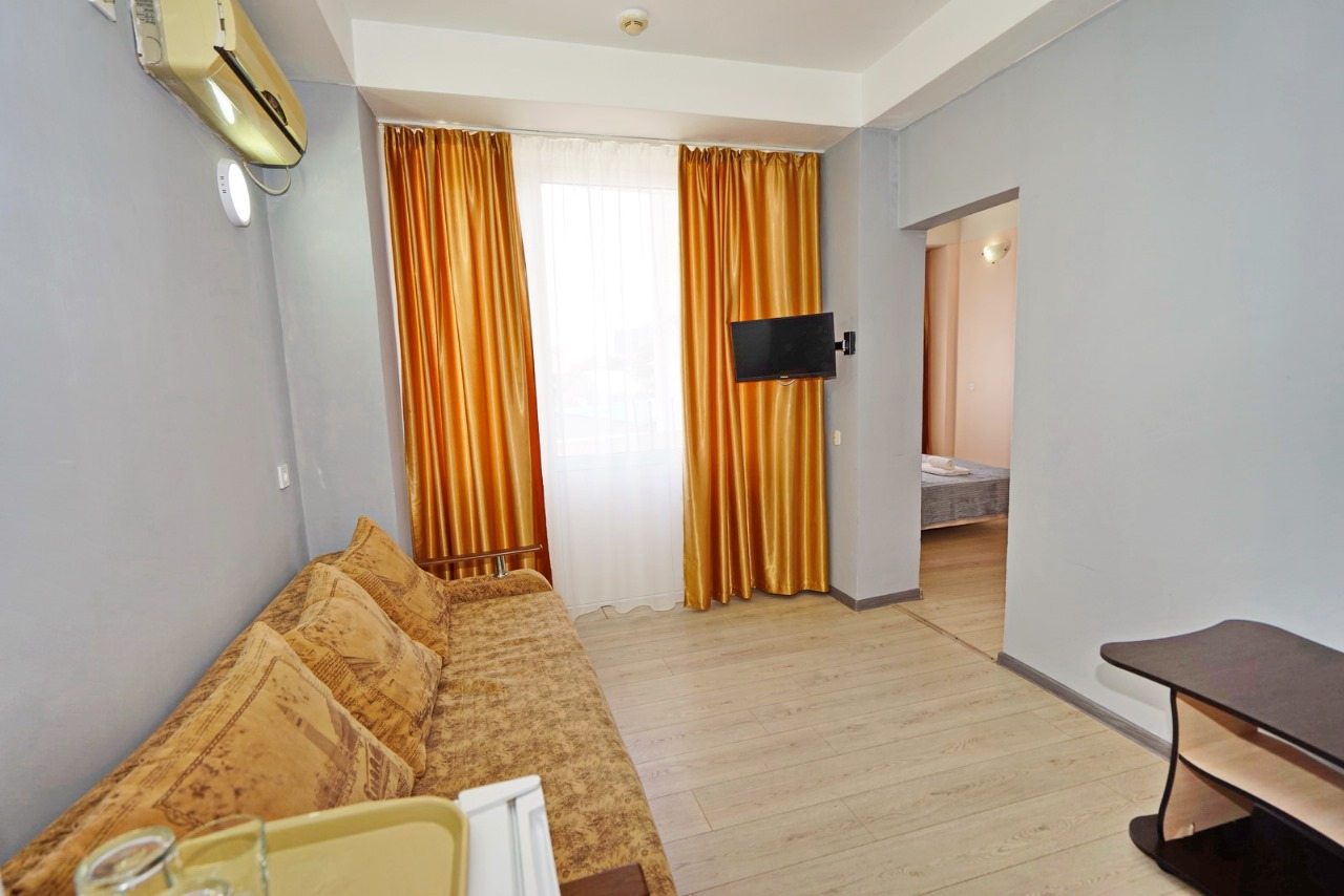 Люкс (Двухкомнатный номер на 4/6 человек), Гостевой дом Виктория