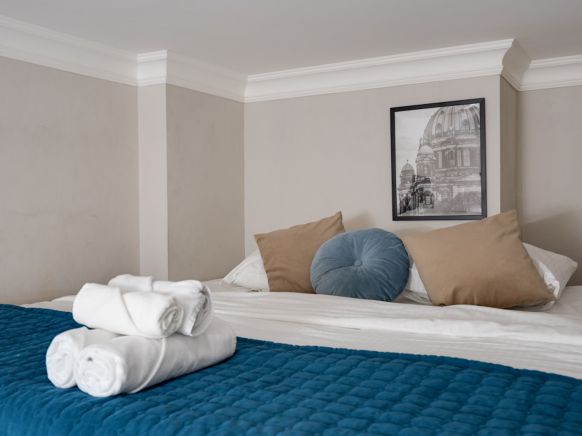 Апартаменты UraganAPART на Кремлевской набережной, Москва