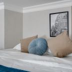 Апартаменты (UraganAPART Ночные огни), Апартаменты UraganAPART на Кремлевской набережной